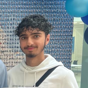 Mohammad Dawood achieved seven grades 7-9 including 9 in Religious Studies and 8s in maths, business and combined science. 